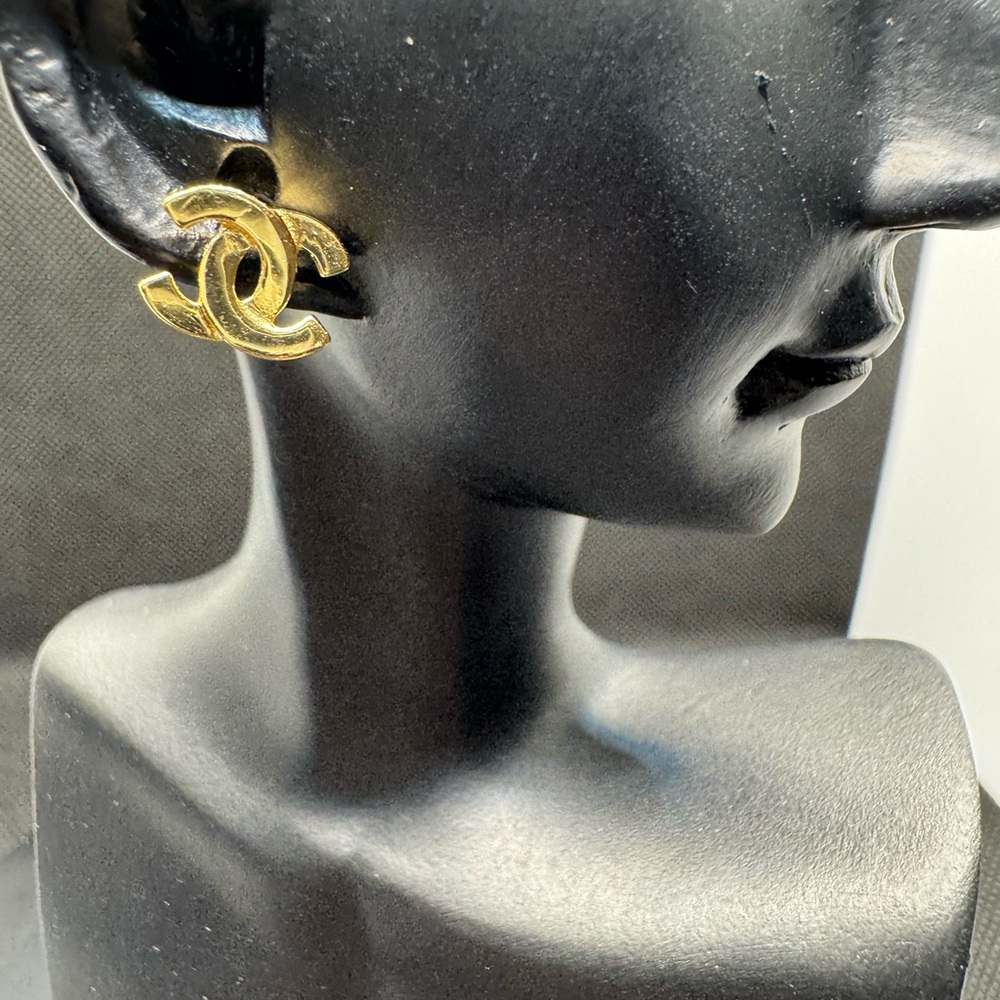 REAL 18k Saudi Gold Half Set (Earrings/Pendant) NWOT 2.16g 750 stamped
